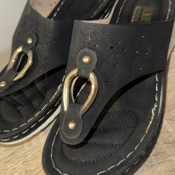 Women’s Wedge Flip Flop Sandals - Picture 13 of 13